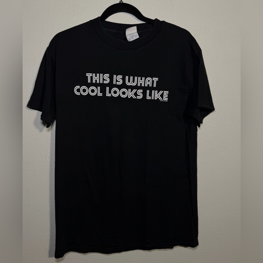 Vintage Y2K “This Is What Cool Looks Like” Graphic Tee Black Size M HOW AND ZEN
